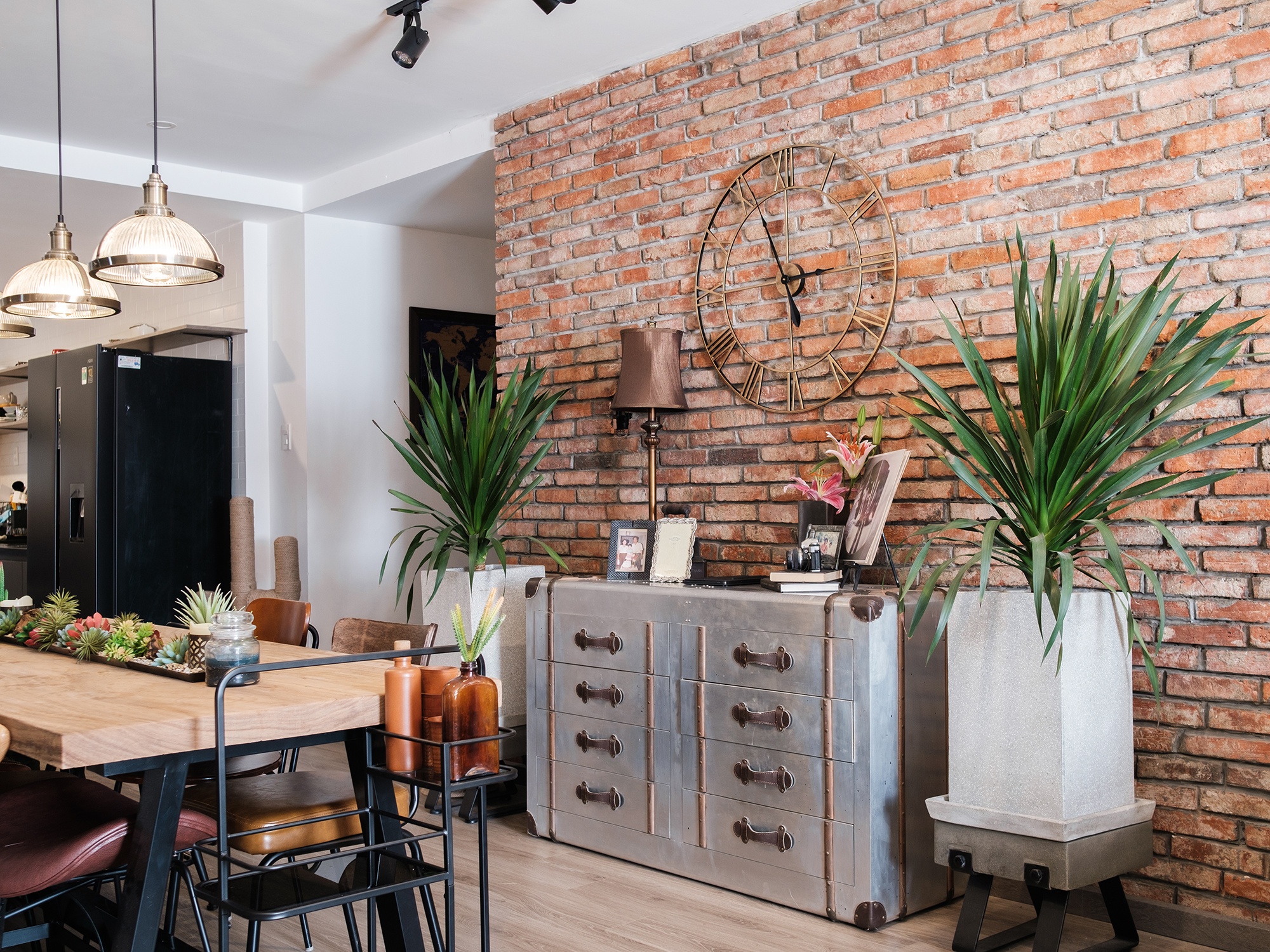 Can ho phong cach Industrial anh 8