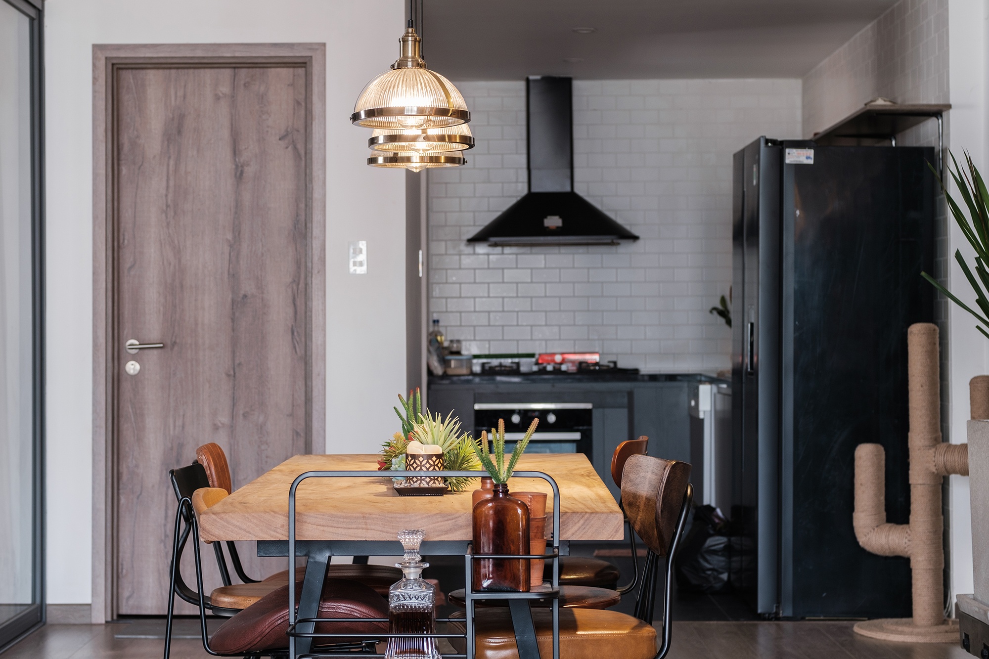 Can ho phong cach Industrial anh 9