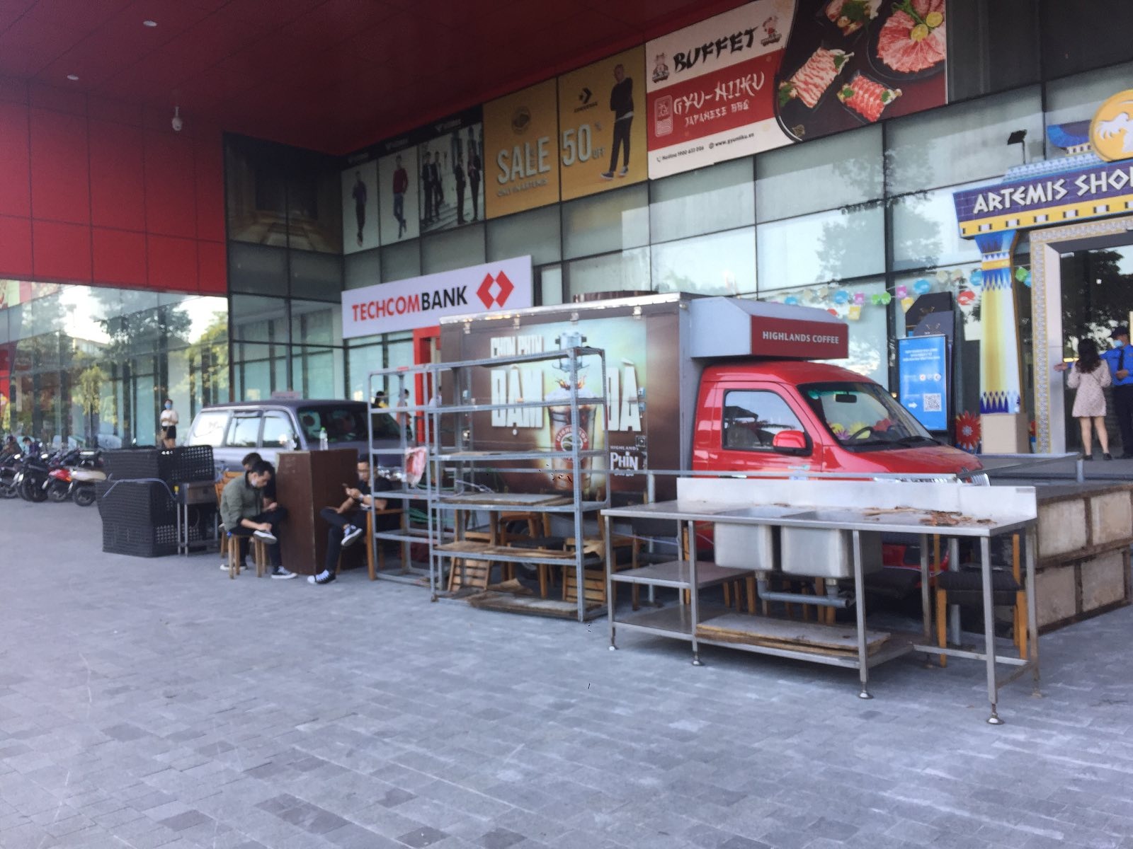 Highlands Coffee nợ tiền mặt bằng ảnh 3 Highlands Coffee no tien mat bang anh 3