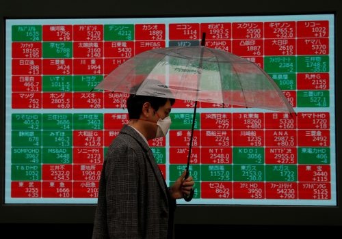 Chung khoan chau A do lua hinh anh