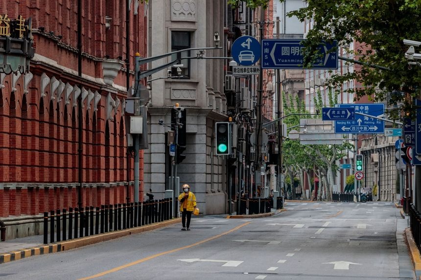 Lenh phong toa dang tan pha kinh te Trung Quoc hinh anh