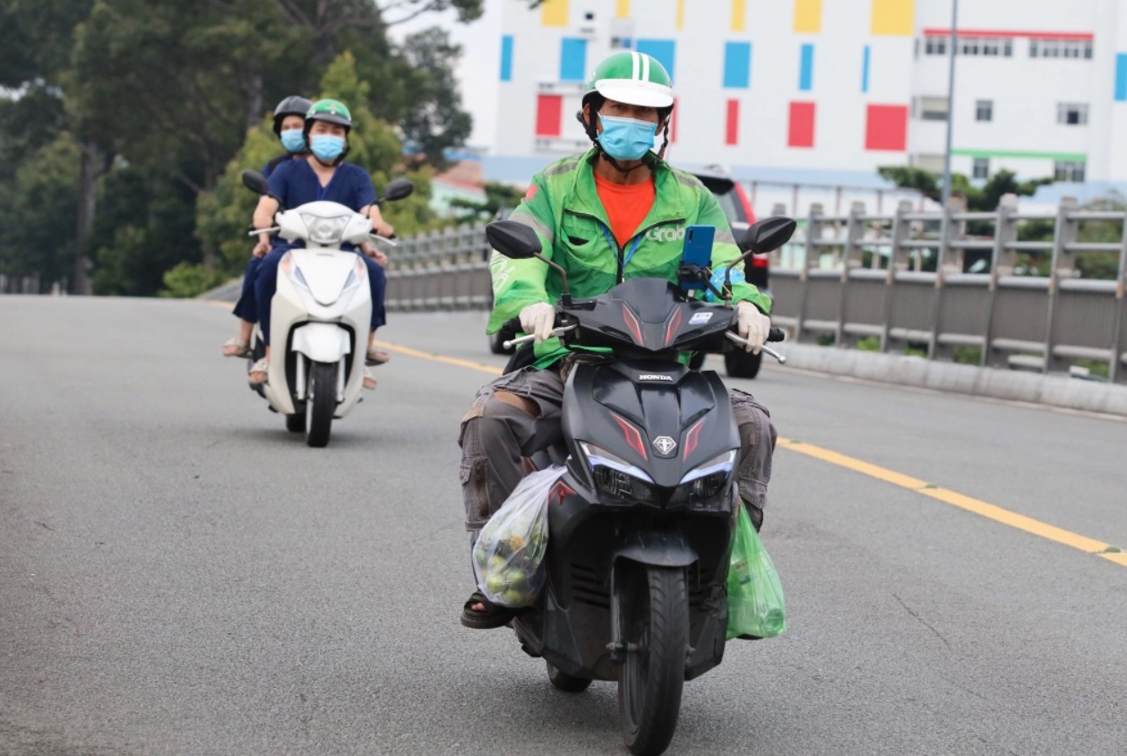 Grab thu phi nang nong anh 2