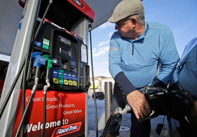 Gia xang tai My sap dat ky luc moi hinh anh