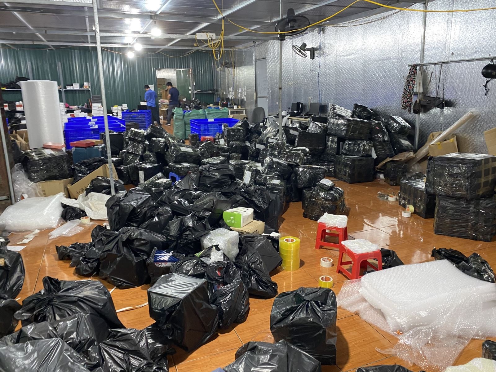 Diem yeu cua san TMDT anh 3