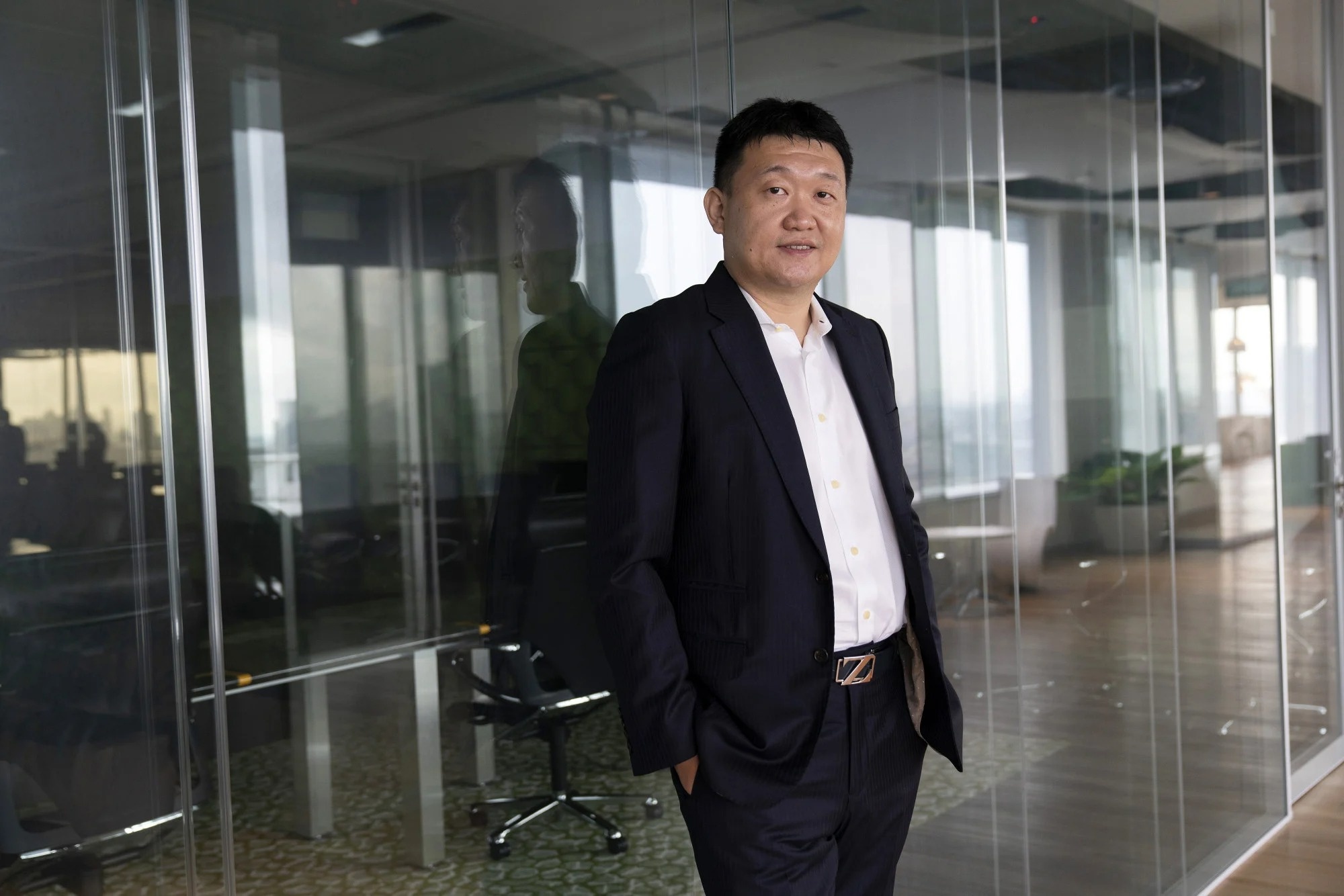 Shopee kinh doanh,  Tai san Forrest Li anh 1