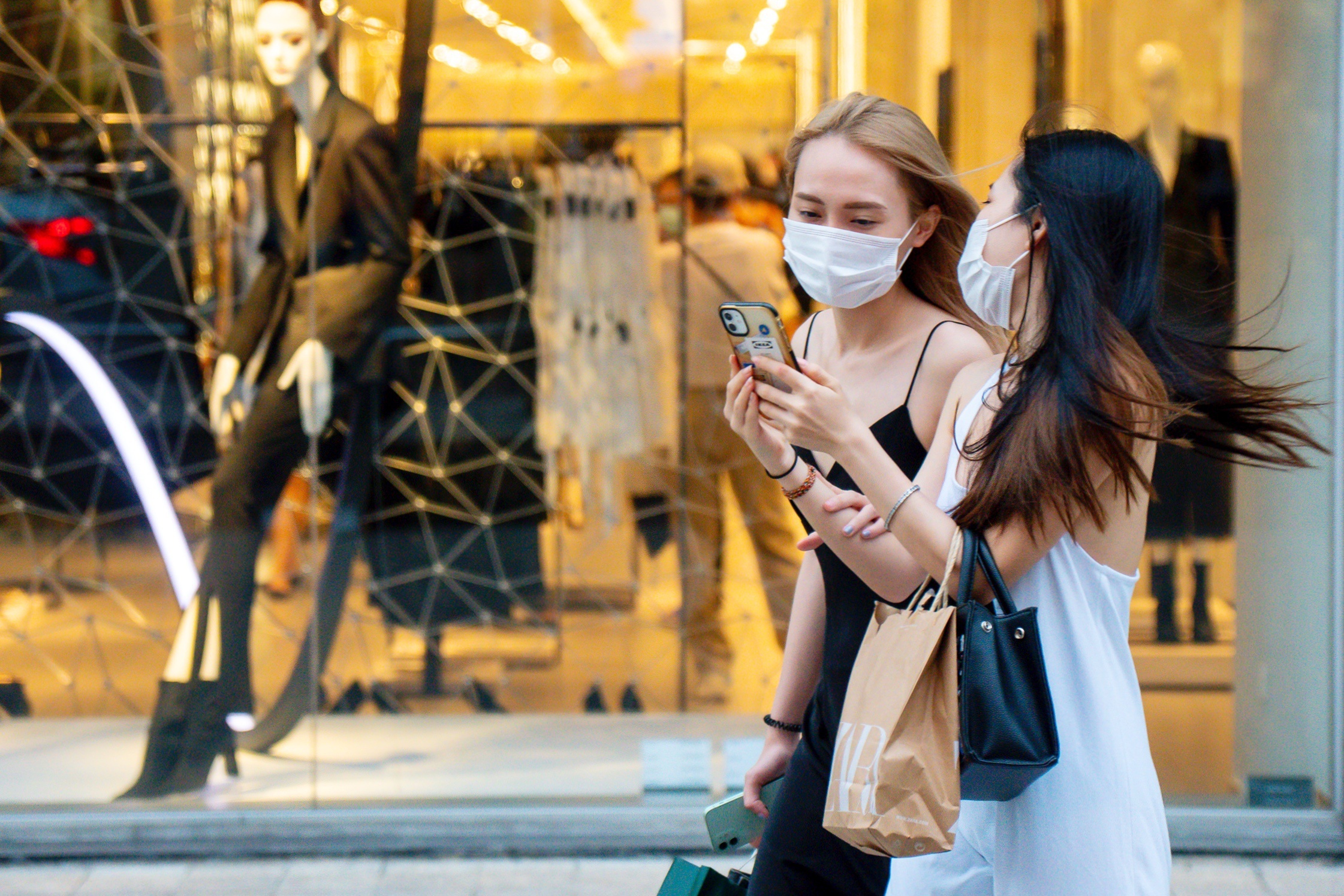 Phat hien nhieu vu ban hang lau qua mang hinh anh