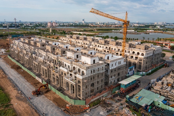 Doanh nghiep xay dung cang lam cang lo, lo pha san hang loat hinh anh