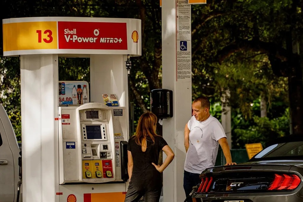 Gia xang tai My quay dau giam manh hinh anh