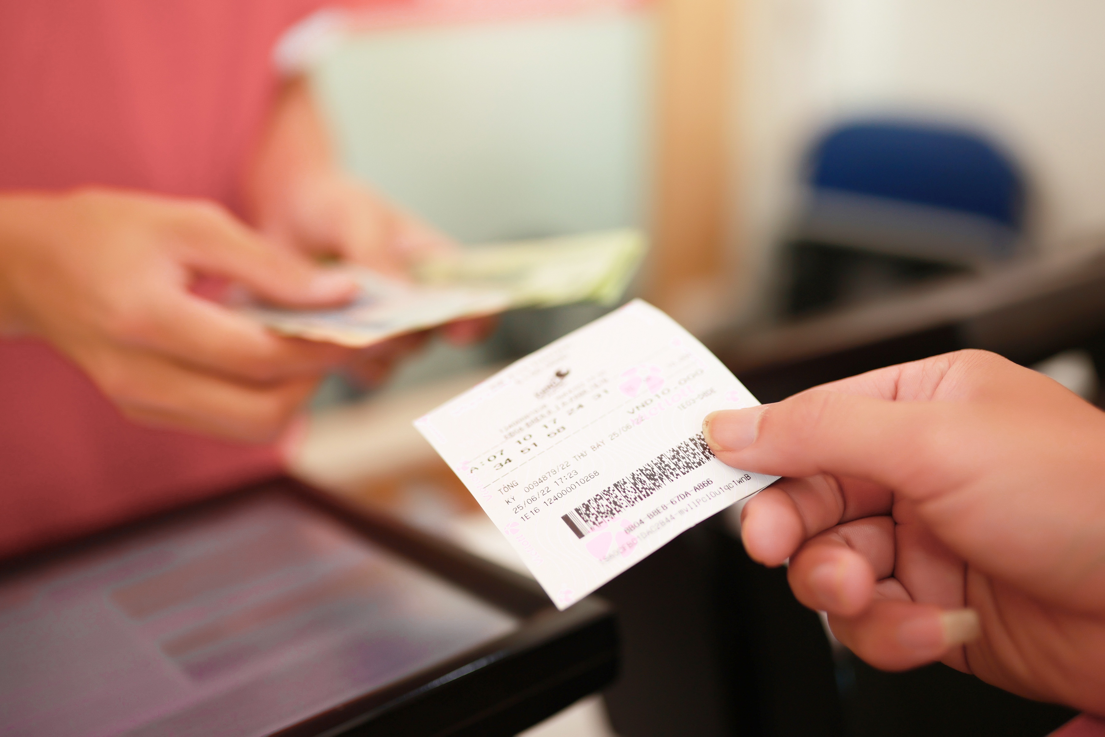 Vietlott trao giai cho khach hang trung 71 ty o Quang Ninh hinh anh