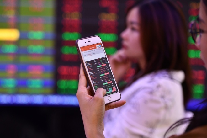 VN-Index duoi suc, tuot khoi moc quan trong hinh anh