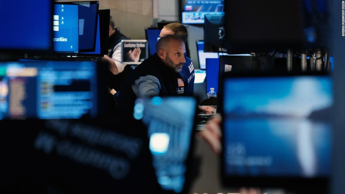 Dow Jones roi hon 1.000 diem, Bitcoin sap thung moc 20.000 USD hinh anh