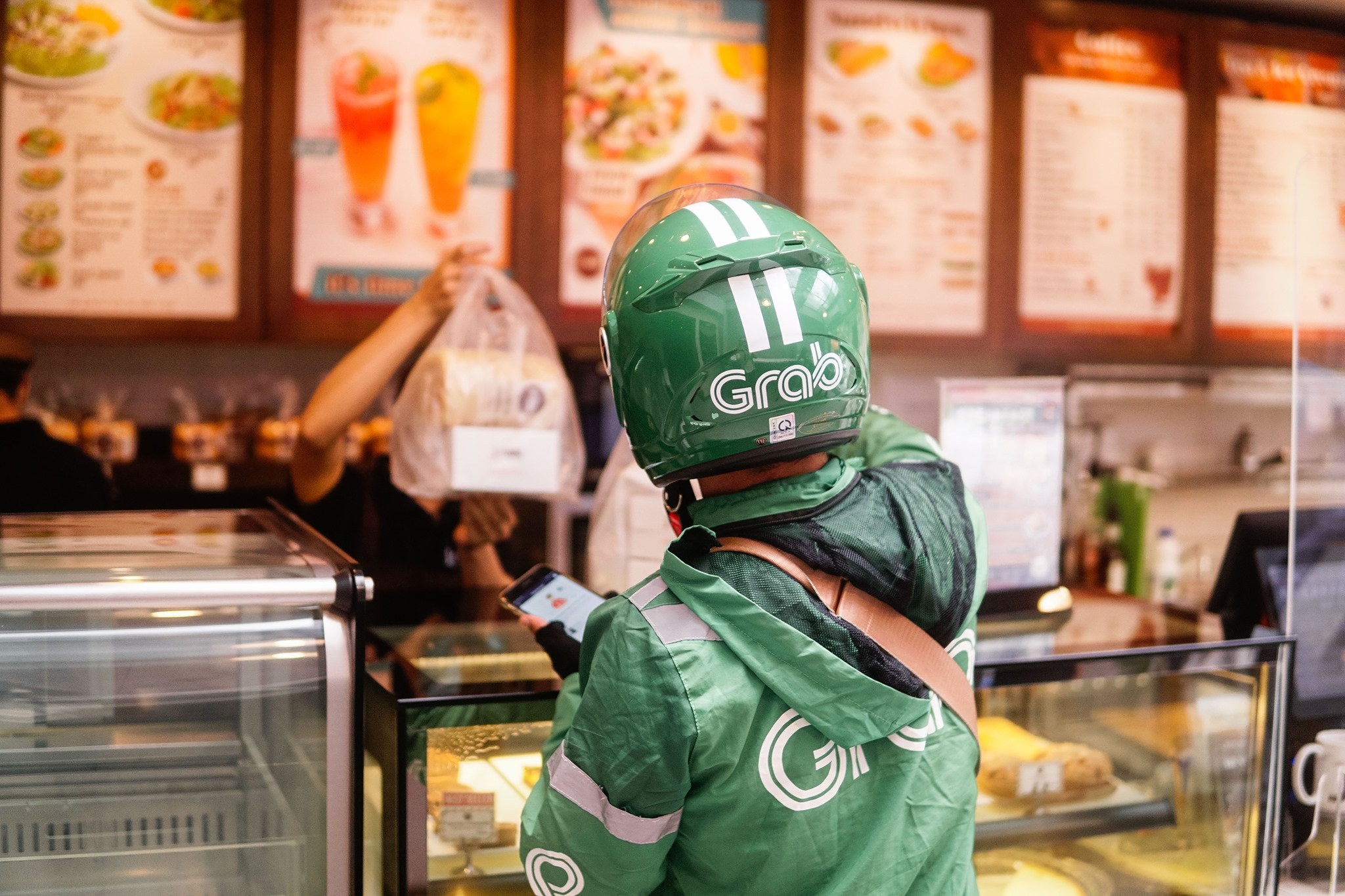 Grab thu phu phi Tet Nguyen dan hinh anh