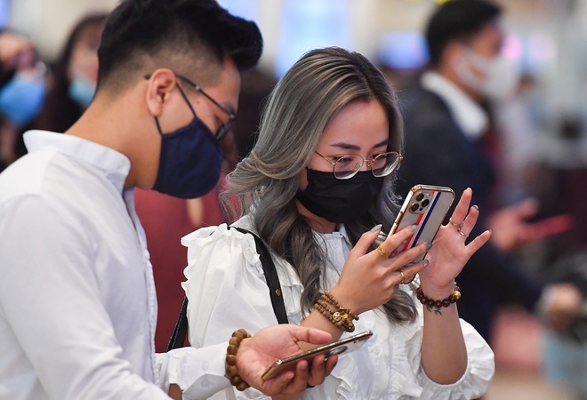 Nguoi Viet chuong dat do an, mua hang online nhat hinh anh