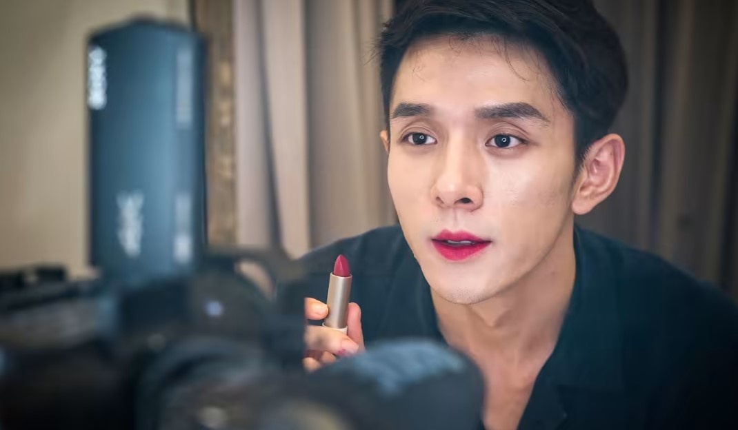 'Ong hoang son moi' tai xuat hinh anh