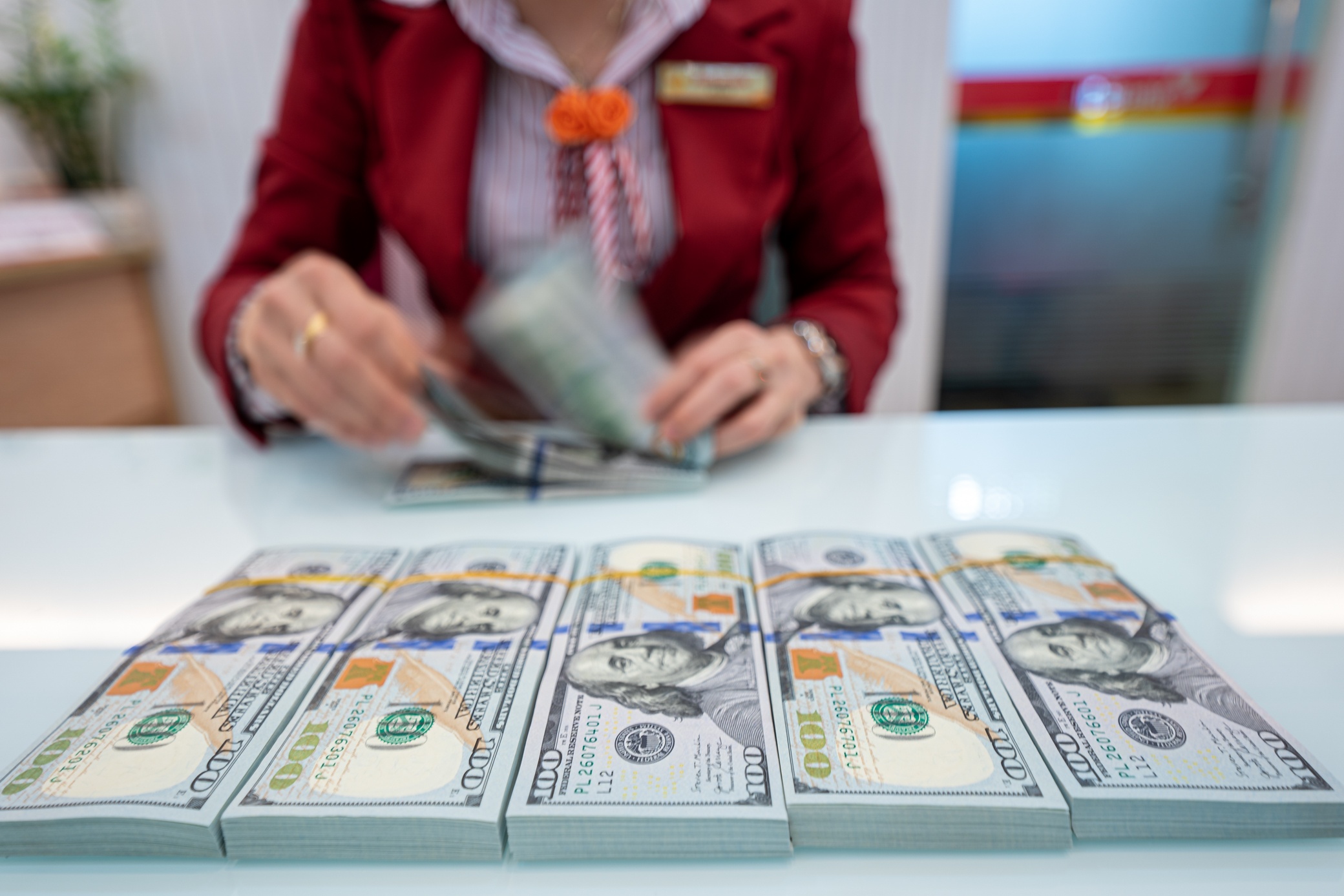 USD ngan hang cham moc 24.000 dong hinh anh