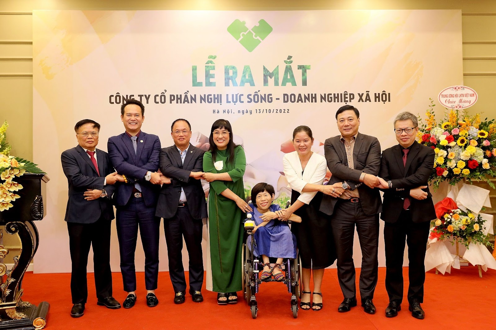 Hon 20 doanh nhan gop tien thanh lap doanh nghiep xa hoi hinh anh