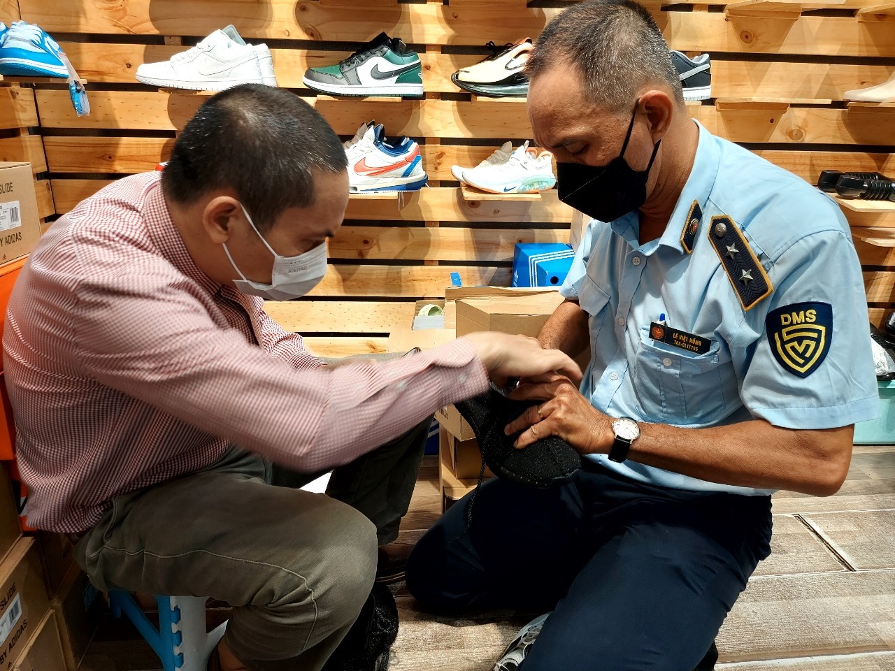 thu hang gia,  hang gia saigon square anh 2