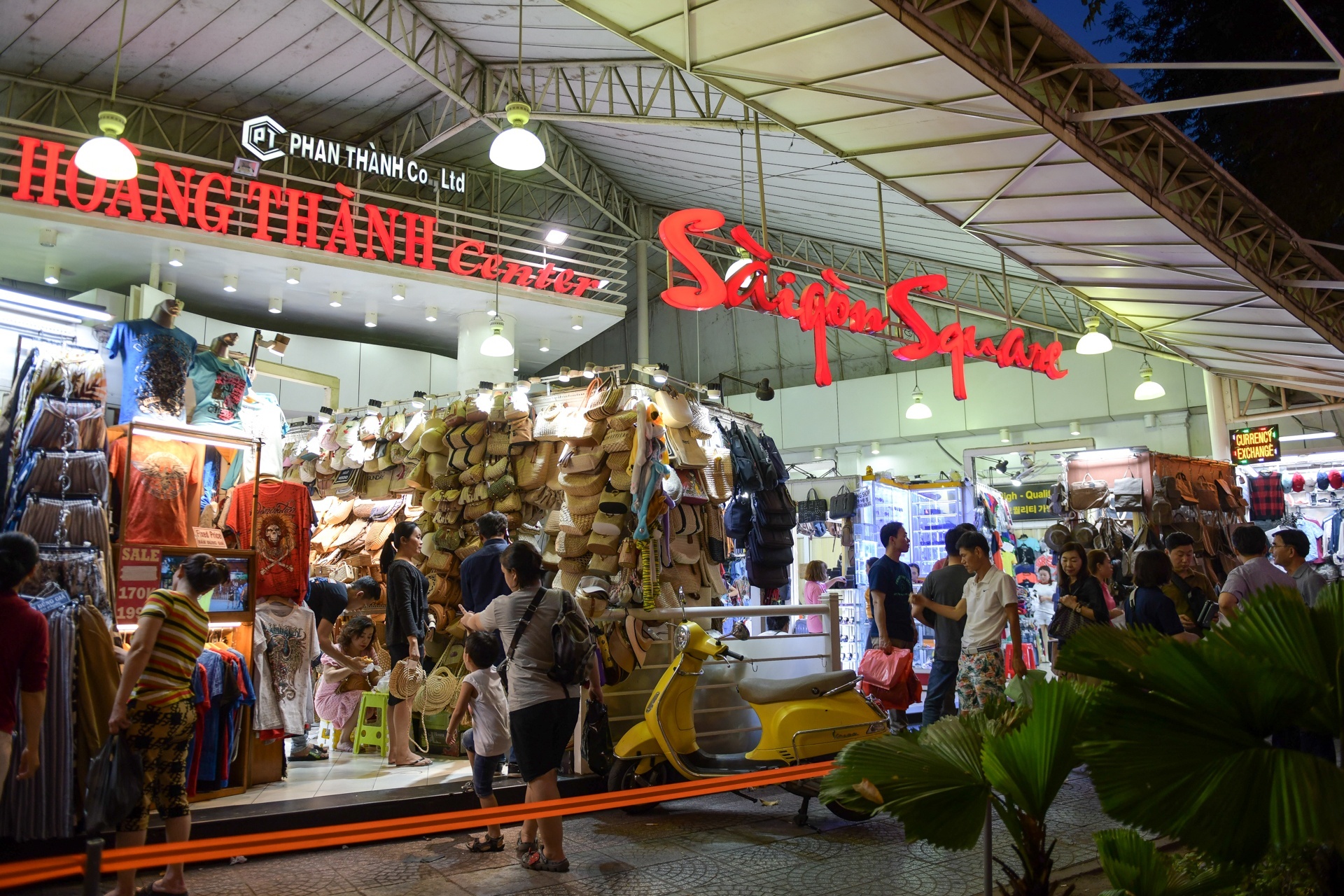 kiosk saigon square,  dong cua saigon square,  saigon square phan thanh anh 3