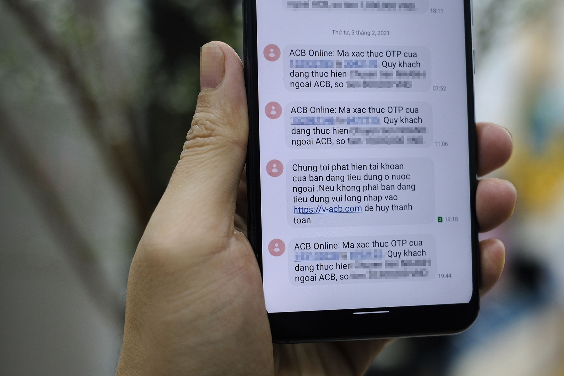 Cach tranh mac bay tin nhan gia mao ngan hang hinh anh