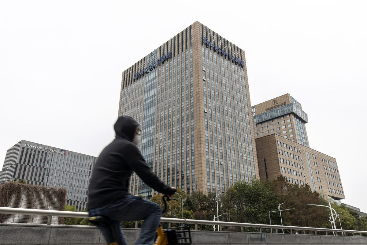 Tencent, SoftBank tim cach thoai von khoi loat cong ty cong nghe hinh anh