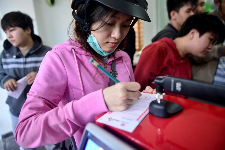 Doanh thu Vietlott cao ky luc hinh anh