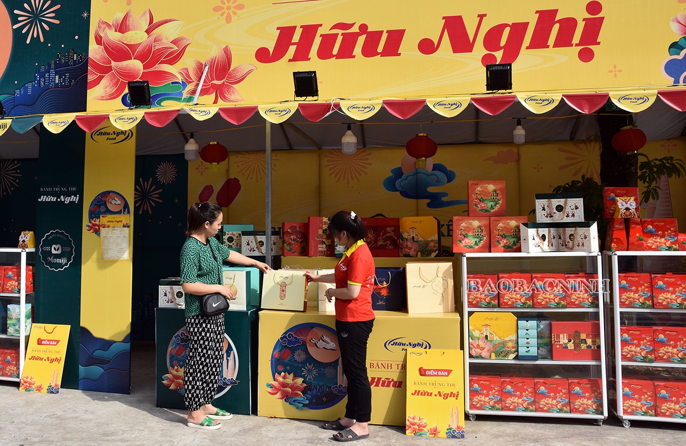 Thuc pham Huu Nghi bao lai ky luc hinh anh