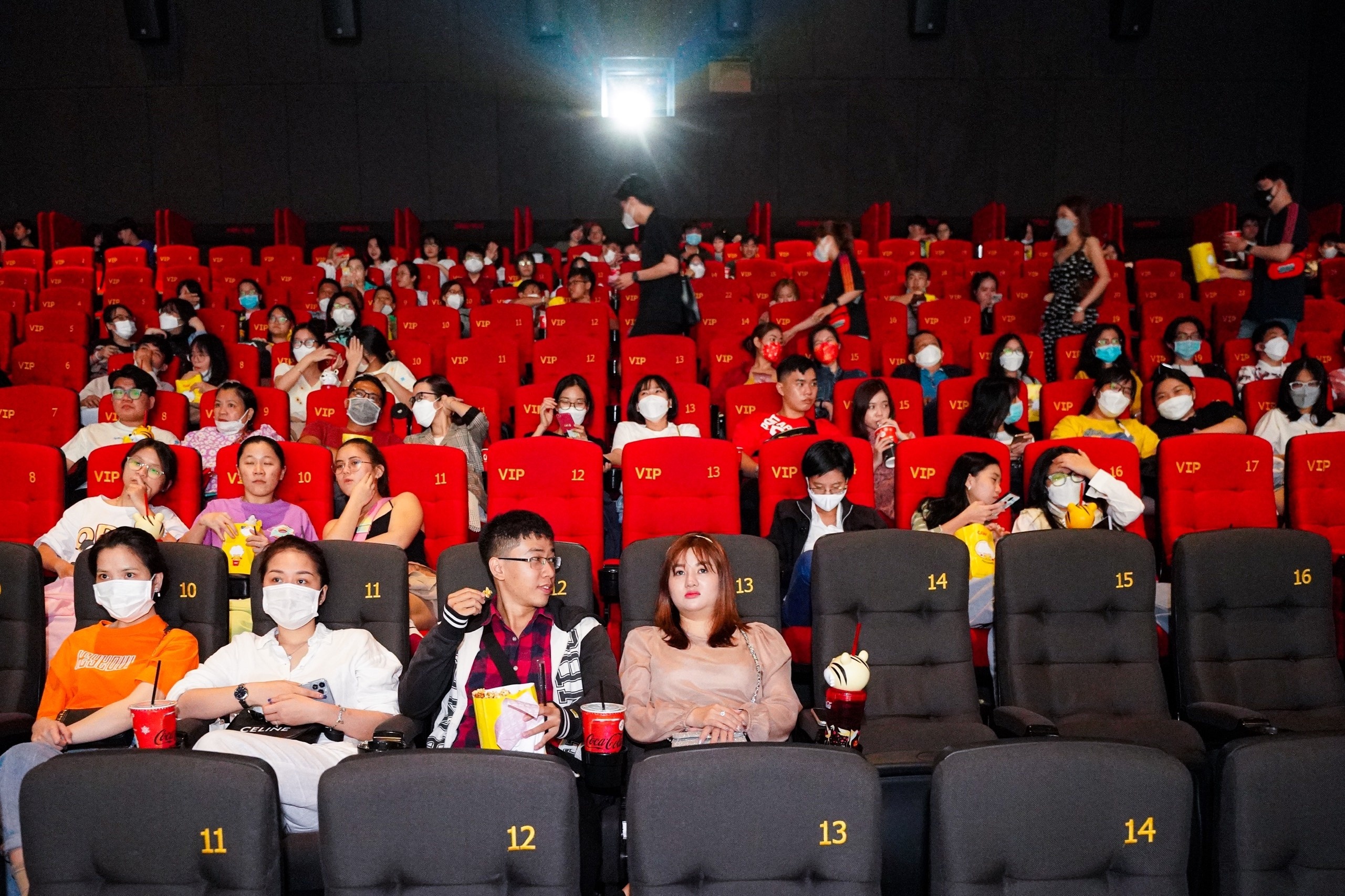 Nguoi Viet chi hon 1.000 ty dong xem phim, an bong tai CGV dau nam hinh anh