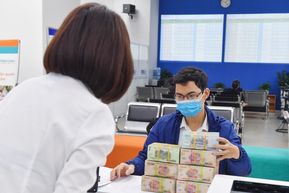 Duong day nong phan anh tinh trang bi ngan hang ep mua bao hiem hinh anh