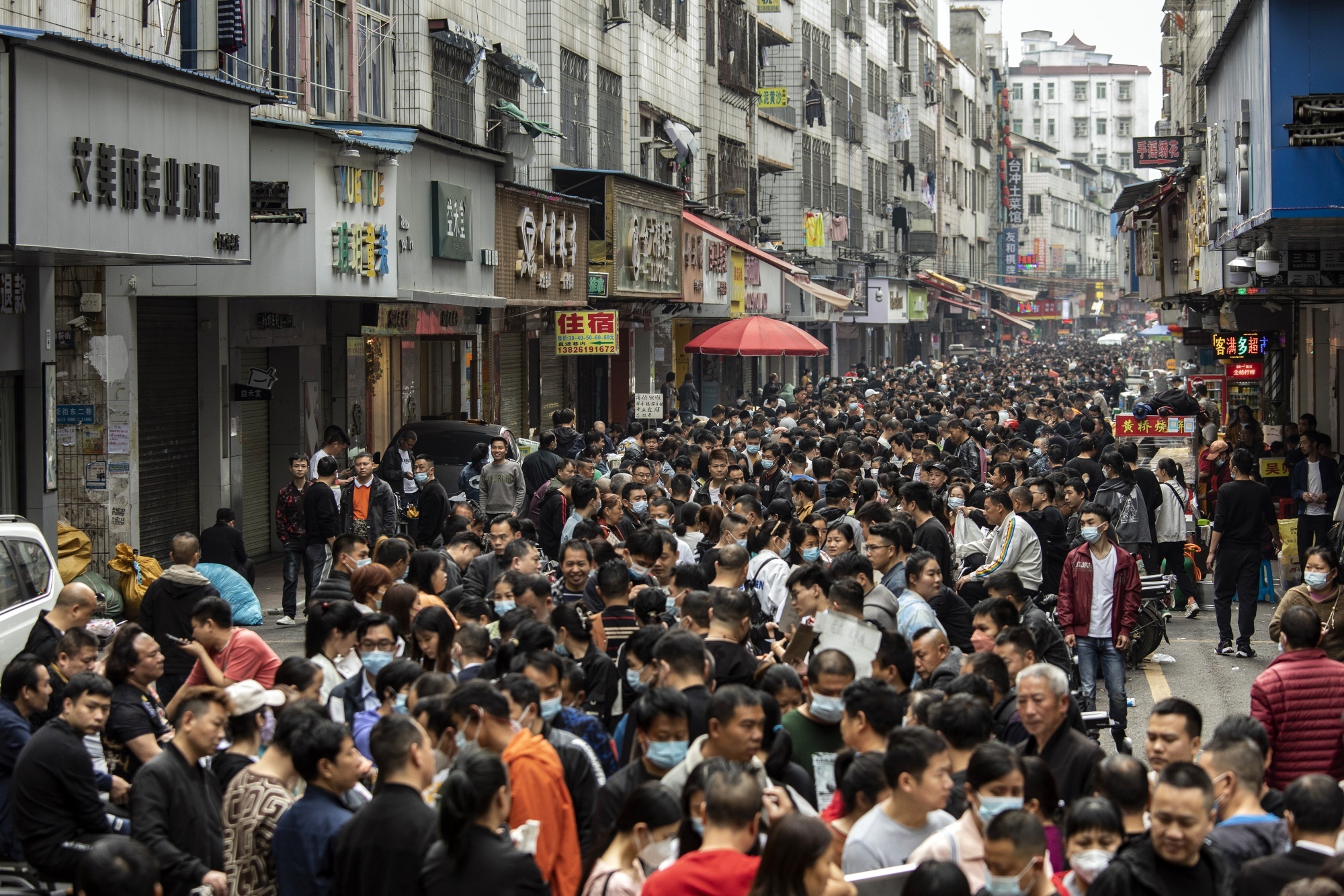 Lao dong Trung Quoc so tro lai nha may hinh anh