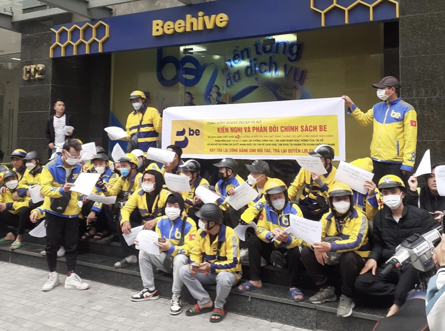 Hang tram tai xe cong nghe xuong duong phan doi ung dung hinh anh