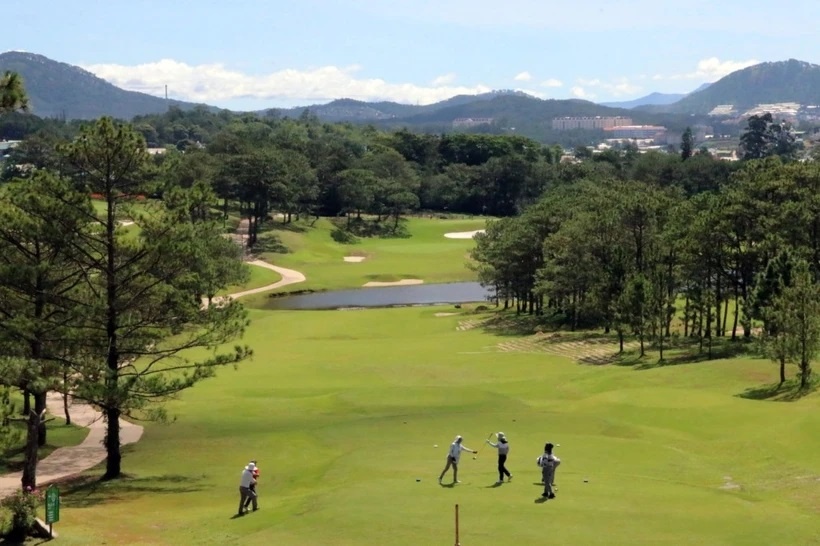 Lam Dong huy van ban dua San Golf Doi Cu vao rung phong ho o Da Lat hinh anh