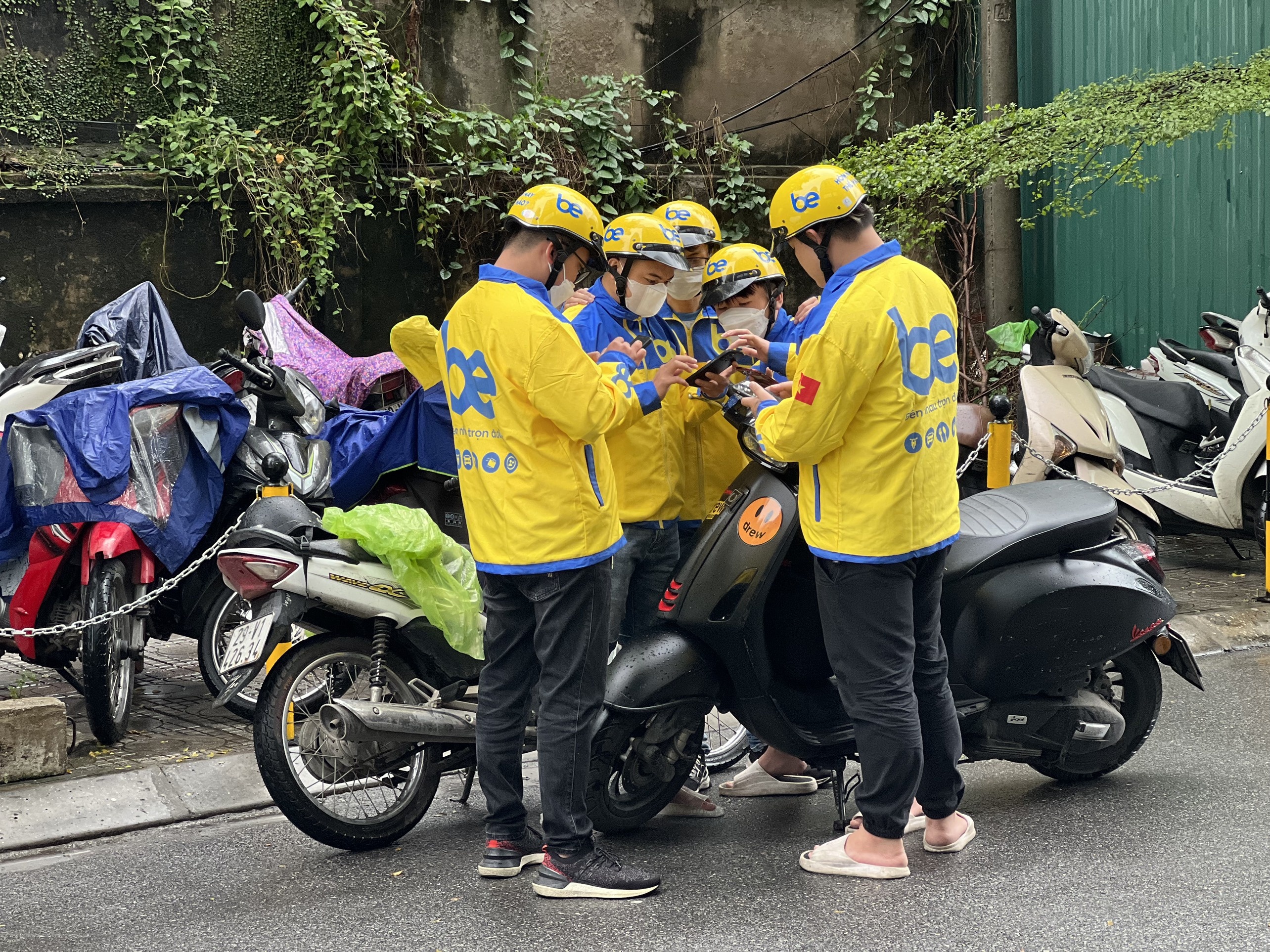 Ung dung xe cong nghe be tang gia hang loat dich vu hinh anh