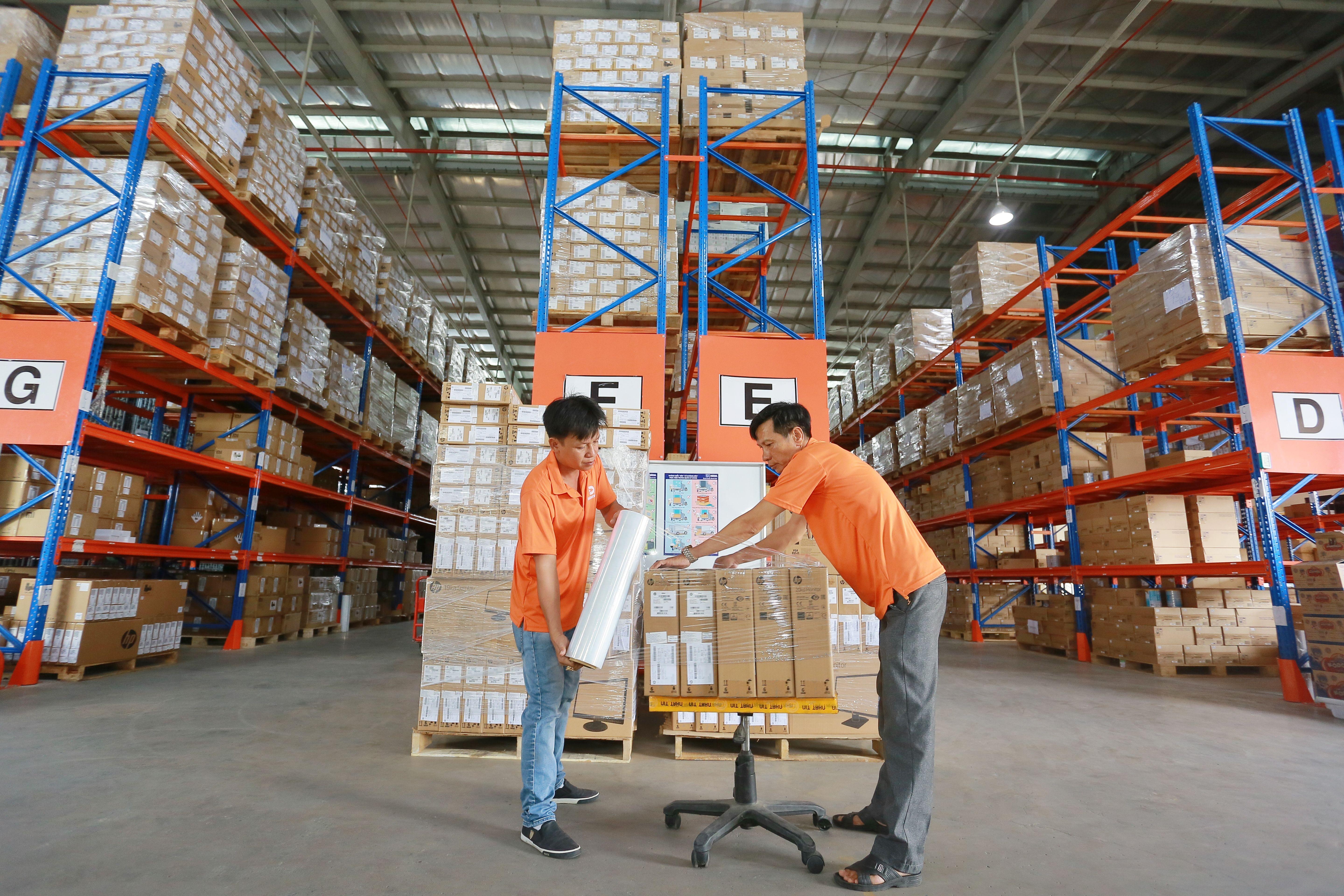 Digiworld giam gan nua lai ke hoach chi sau mot thang hinh anh