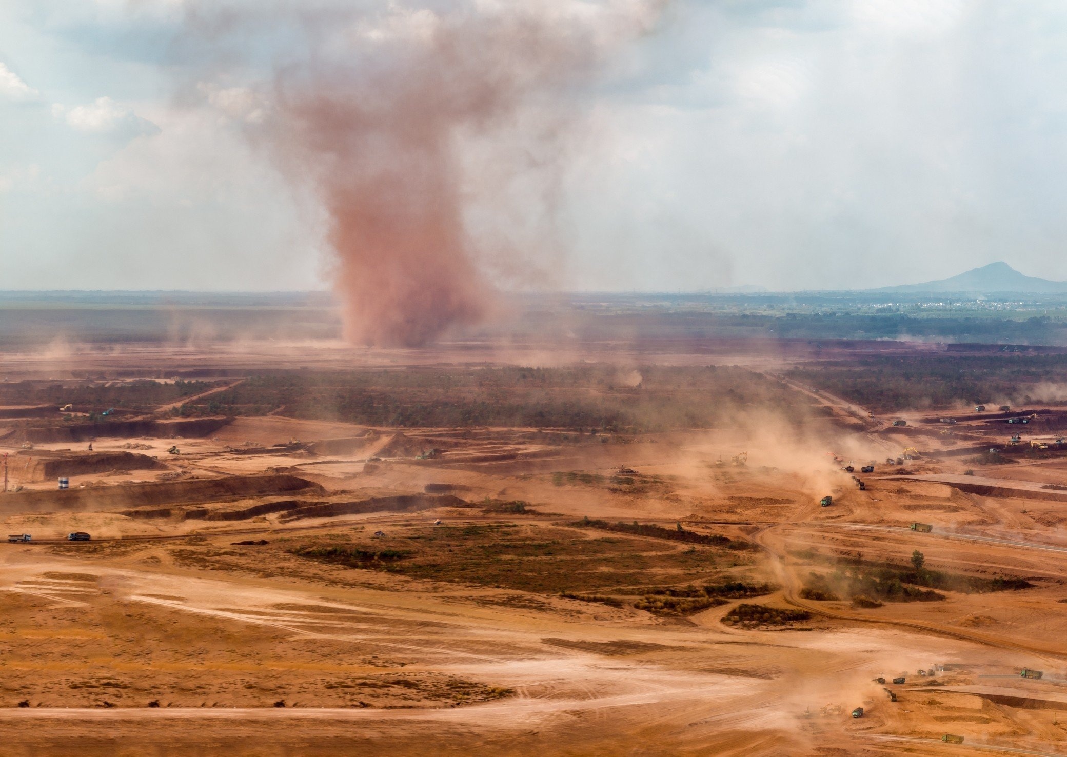 Doanh nghiep FDI chiu thiet hai vi bui do tu san bay Long Thanh hinh anh