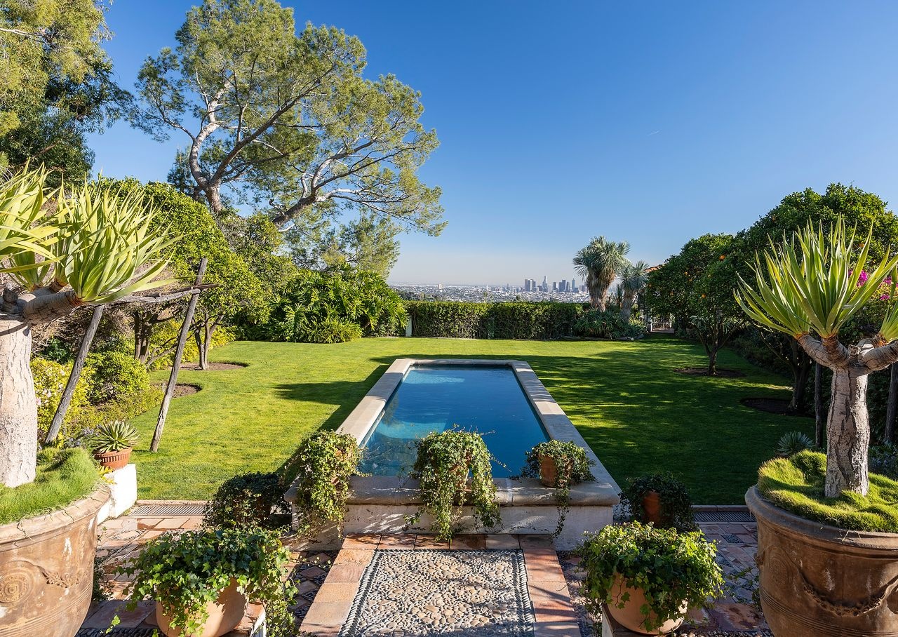 ban biet thu,  biet thu madonna anh 2