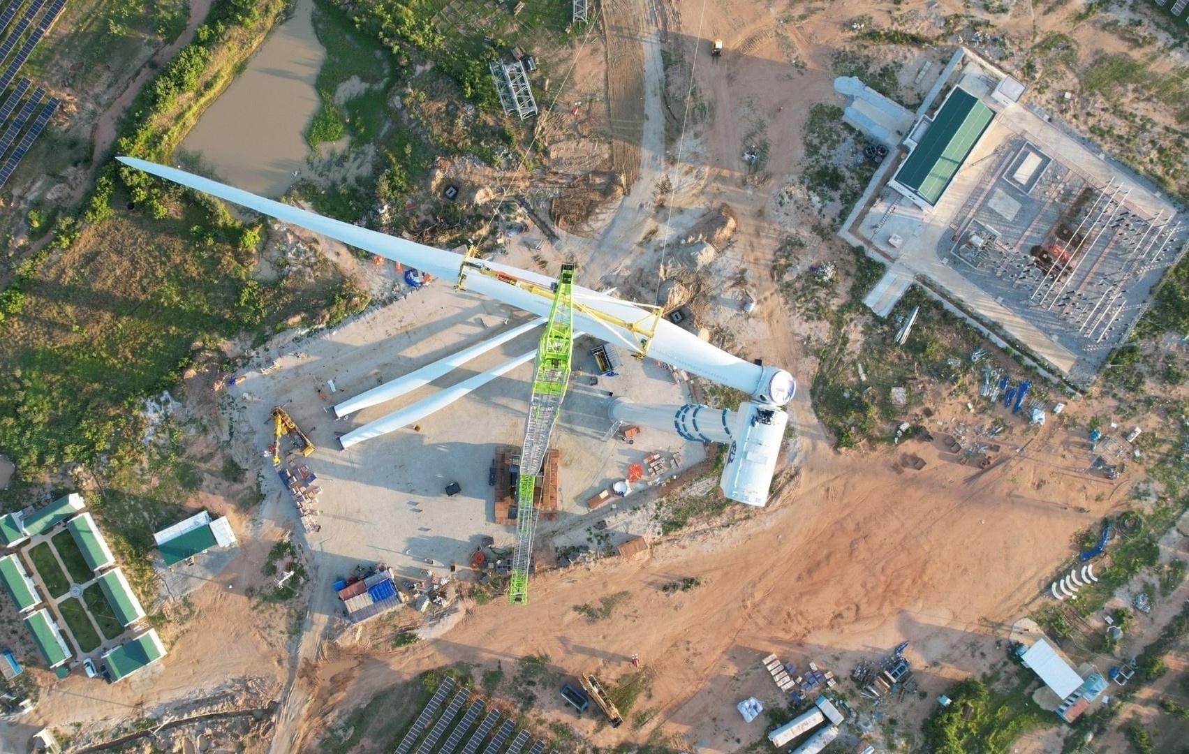 tap doan adani,  ty phu gautam adani,  dau tu lien chieu anh 2