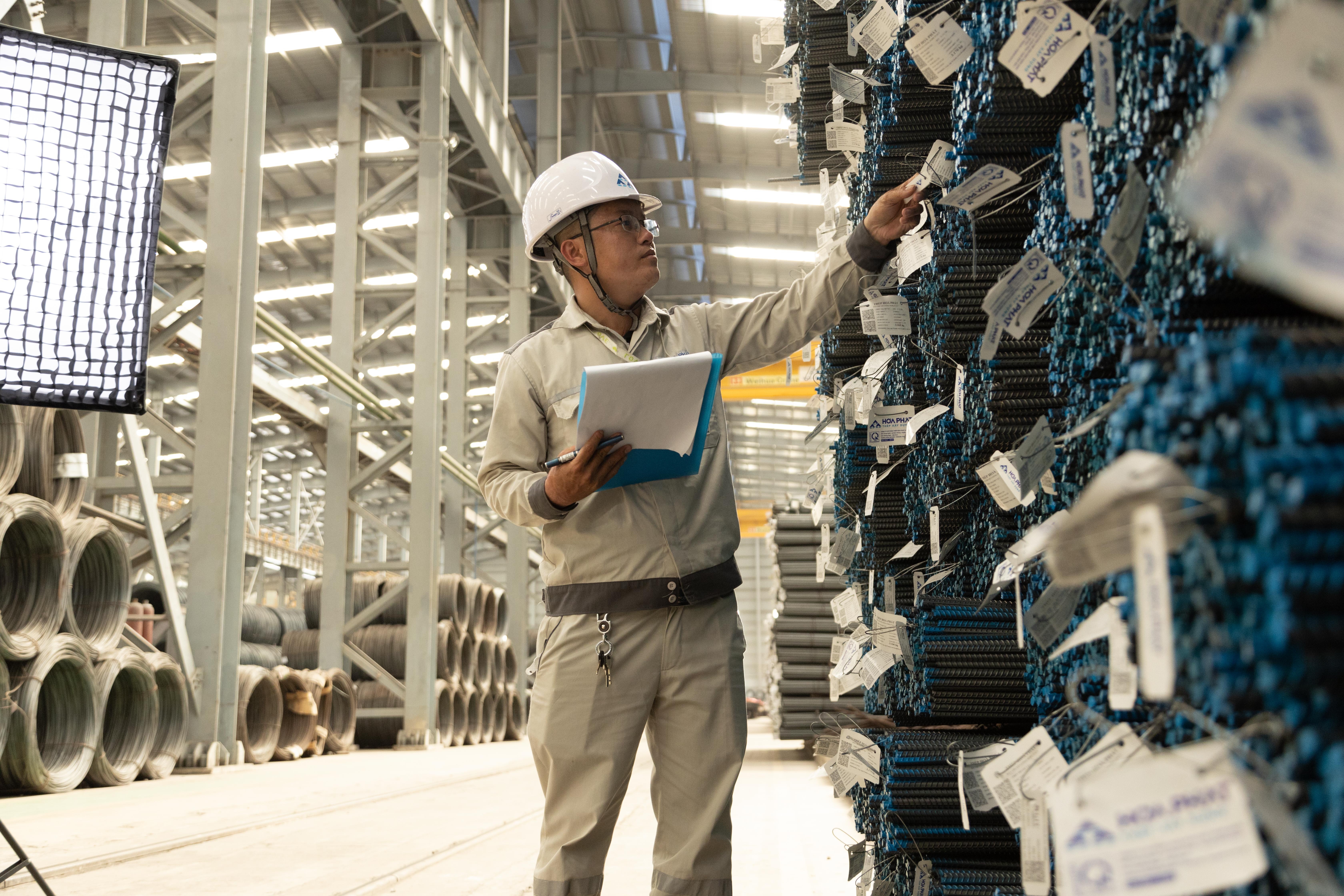 Chung khoan 16/1: Song o co phieu thep hinh anh