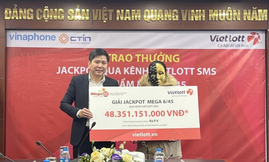 Nguoi phu nu trung Vietlott hon 48 ty dong khi chon so theo tuoi chong hinh anh