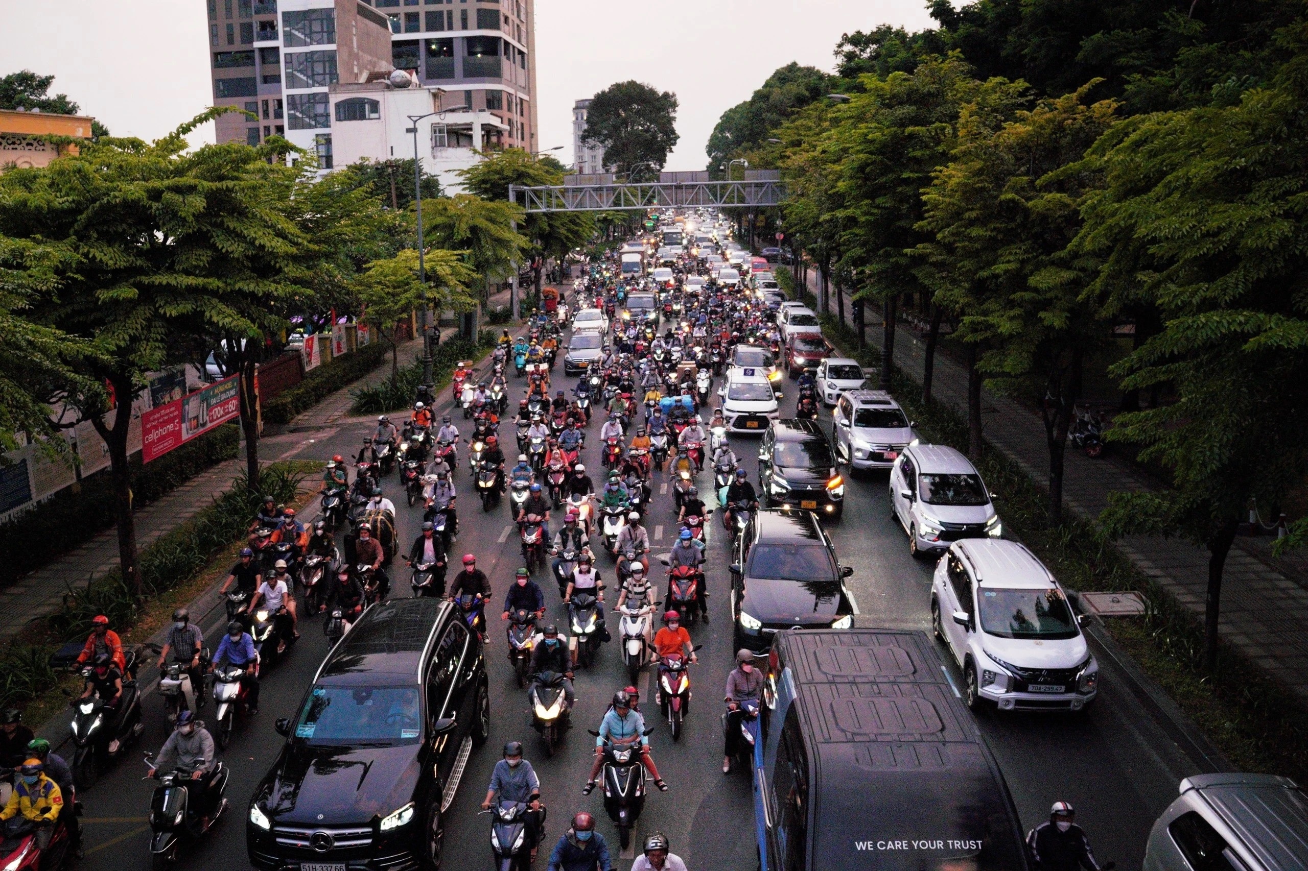 CII thu 11 ty dong phi BOT trong ngay nguoi dan tro lai thanh pho hinh anh