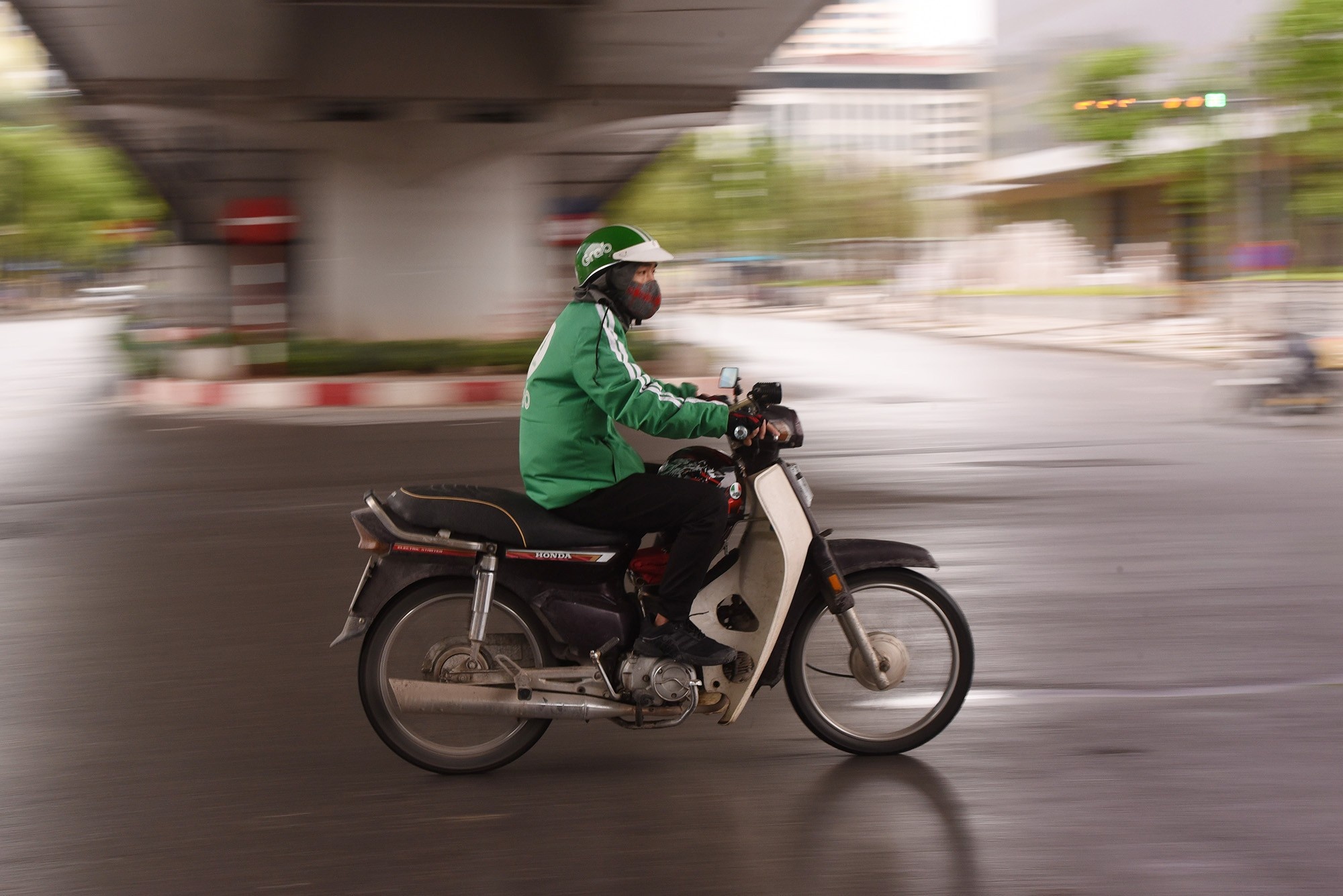 Hang Trung Quoc ship ve Viet Nam nhanh ngang TP.HCM gui ra Ha Noi hinh anh