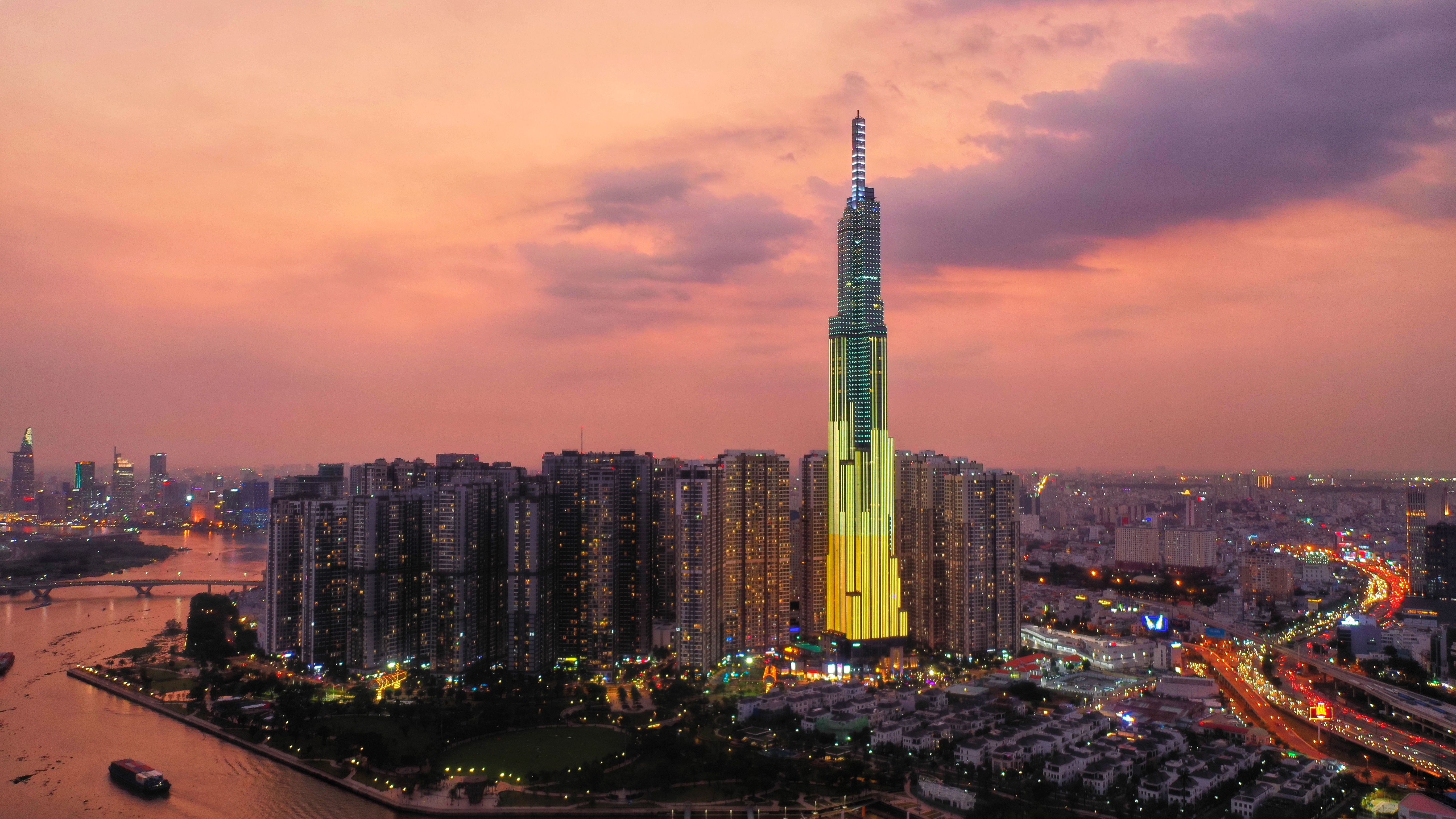 Vingroup muon lap ky luc doanh thu 8 ty USD hinh anh