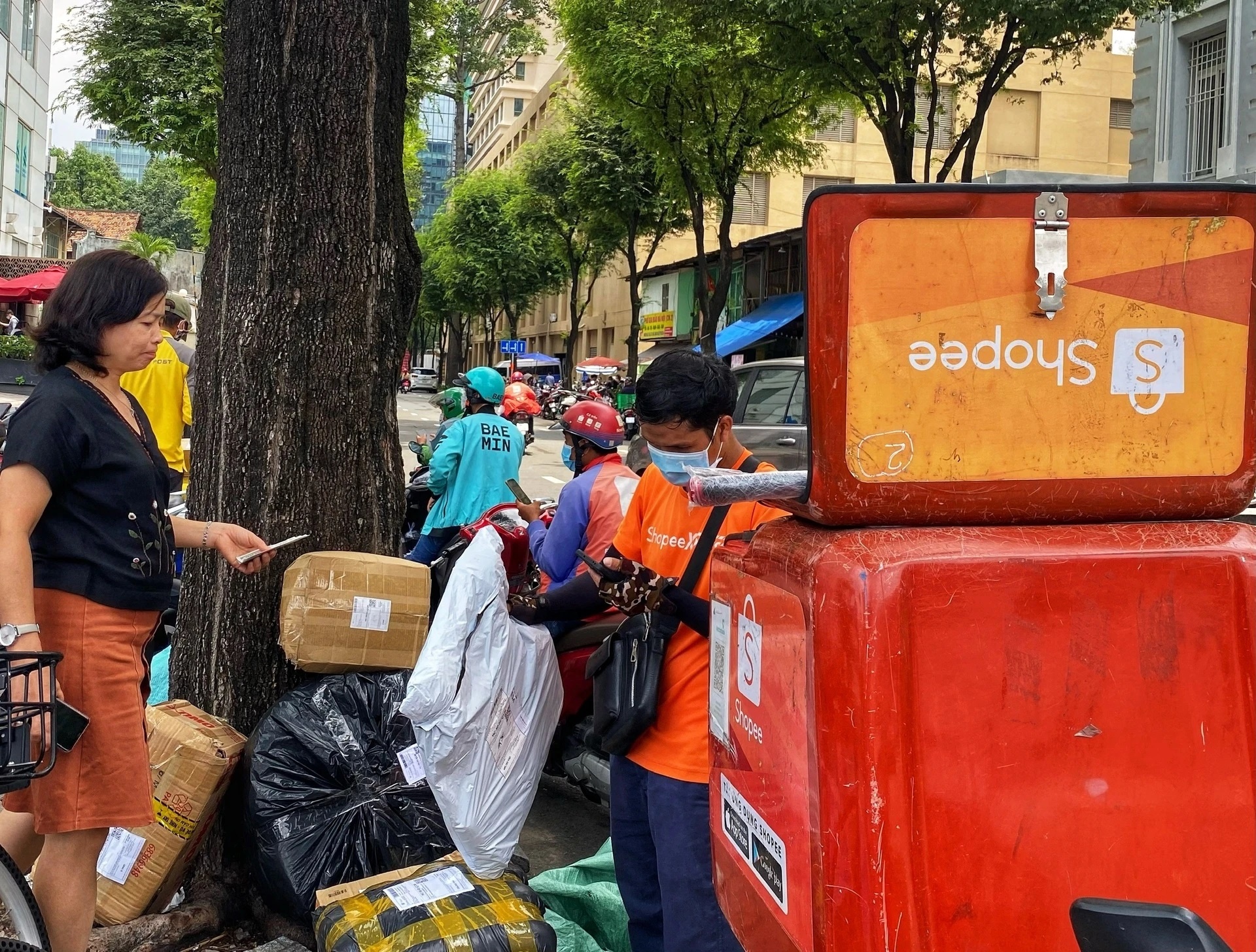 Hang Viet can gi de len san thuong mai dien tu nuoc ngoai? hinh anh