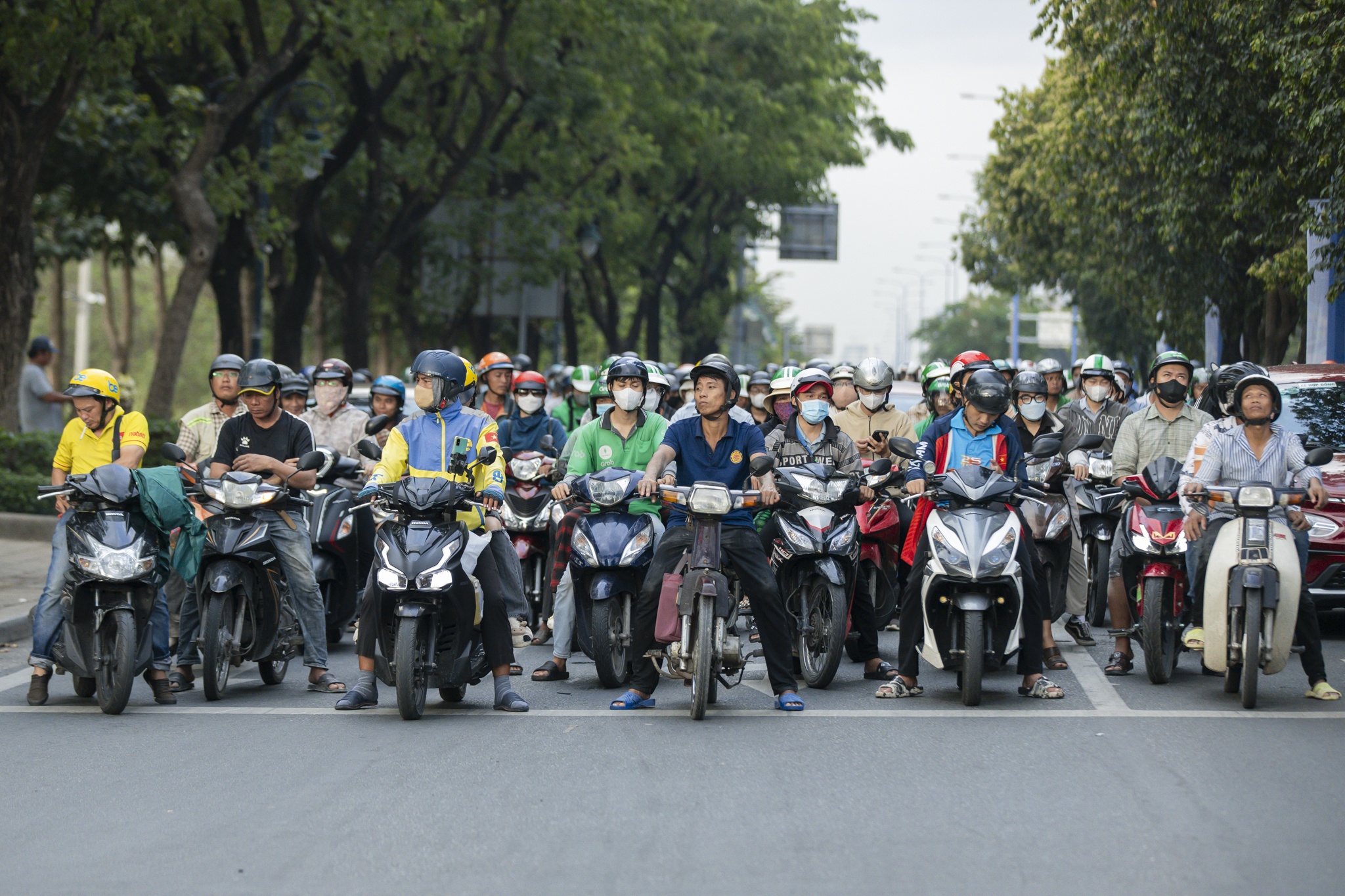 Grab, Be, Green SM ăn chia doanh thu với tài xế thế nào?