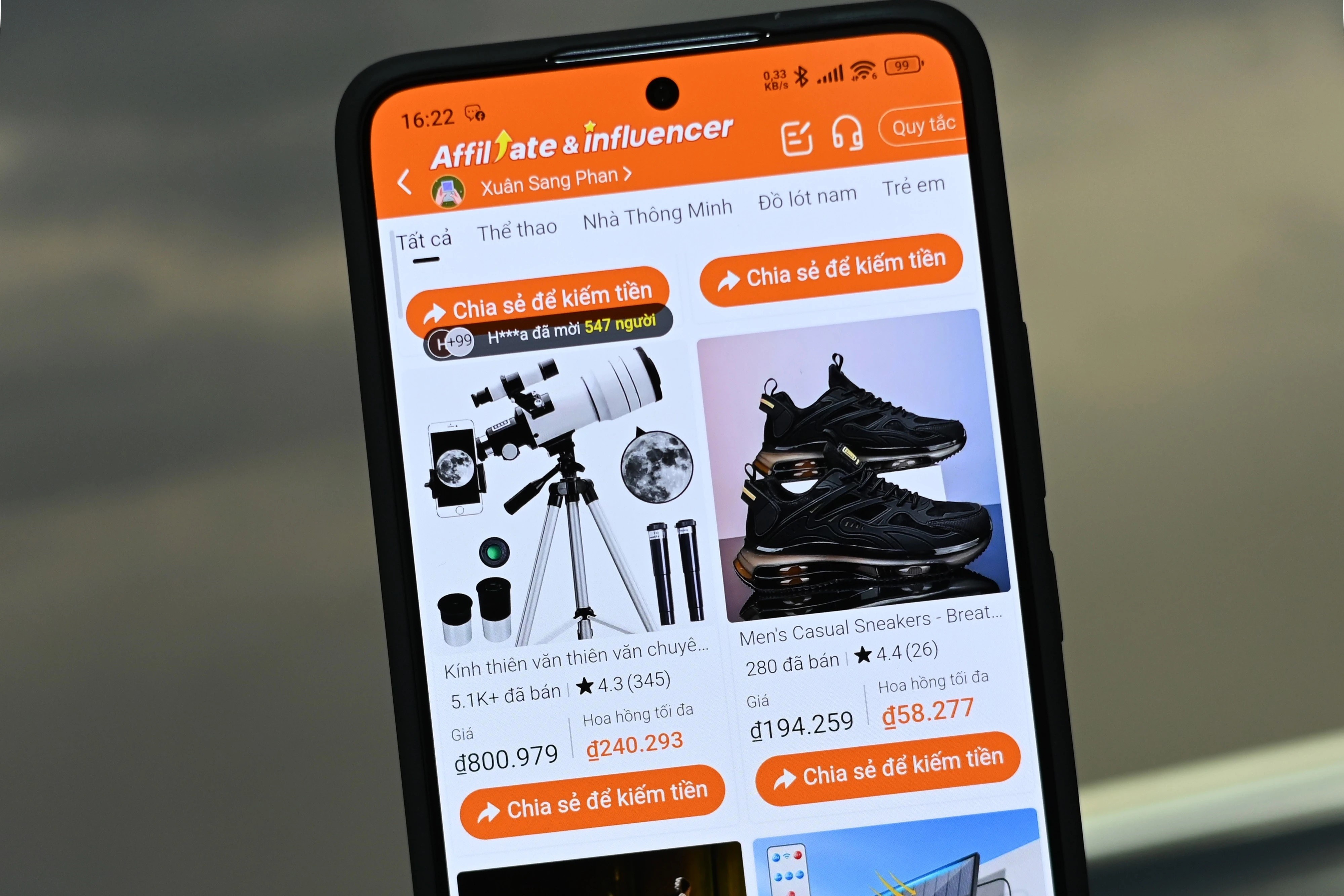 De xuat khong mien thue voi hang thuong mai dien tu xuyen bien gioi hinh anh