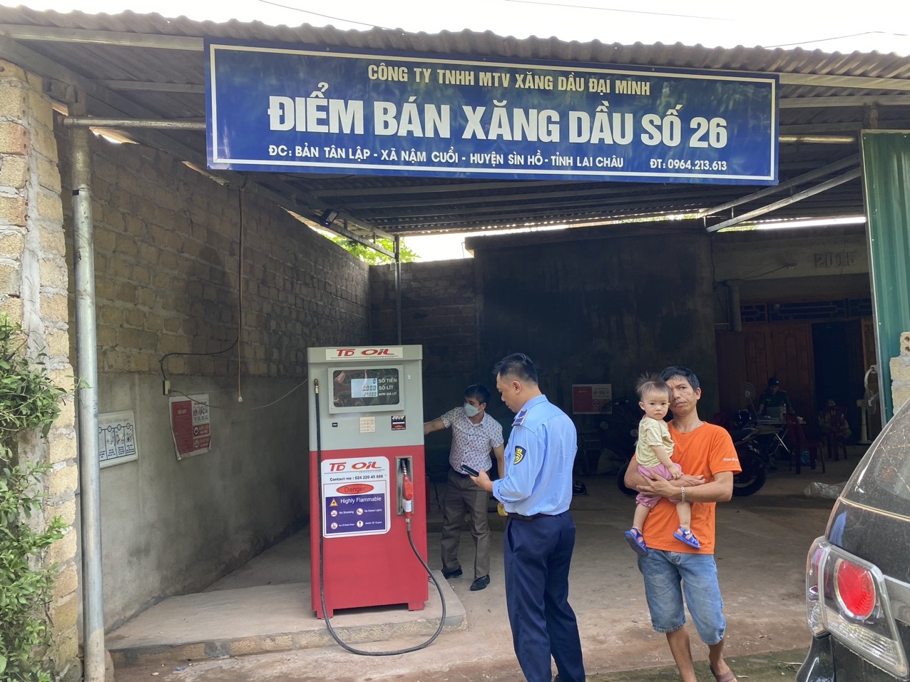 Mot doanh nghiep bi phat gan 64 trieu dong vi ban xang gay chet may hinh anh