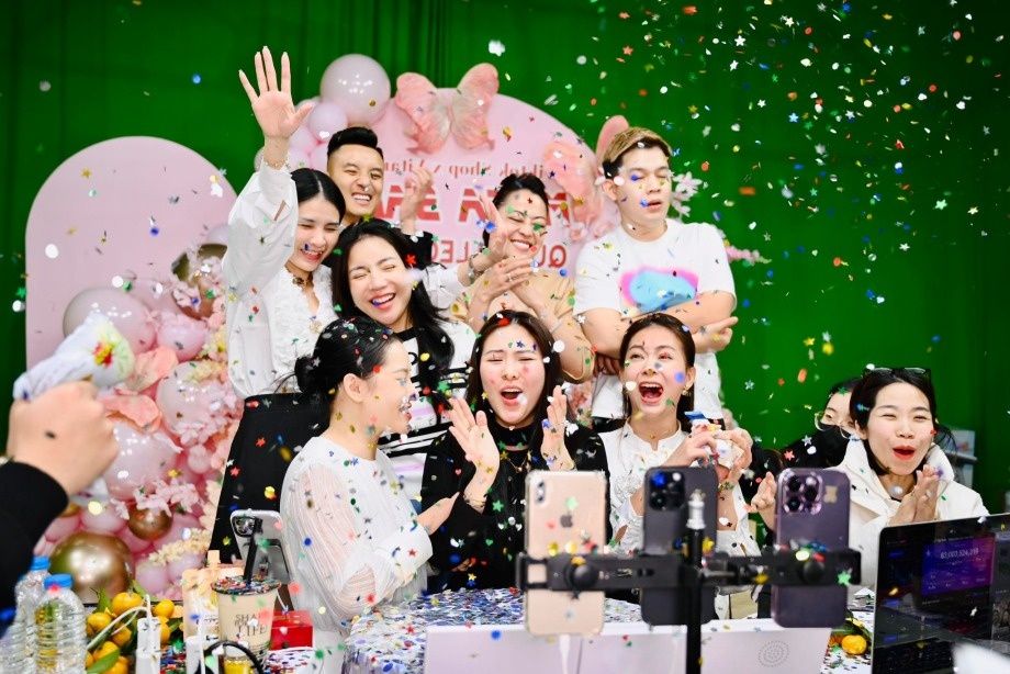 Chuyen ho so nguoi livestream ban hang tron thue sang cong an hinh anh