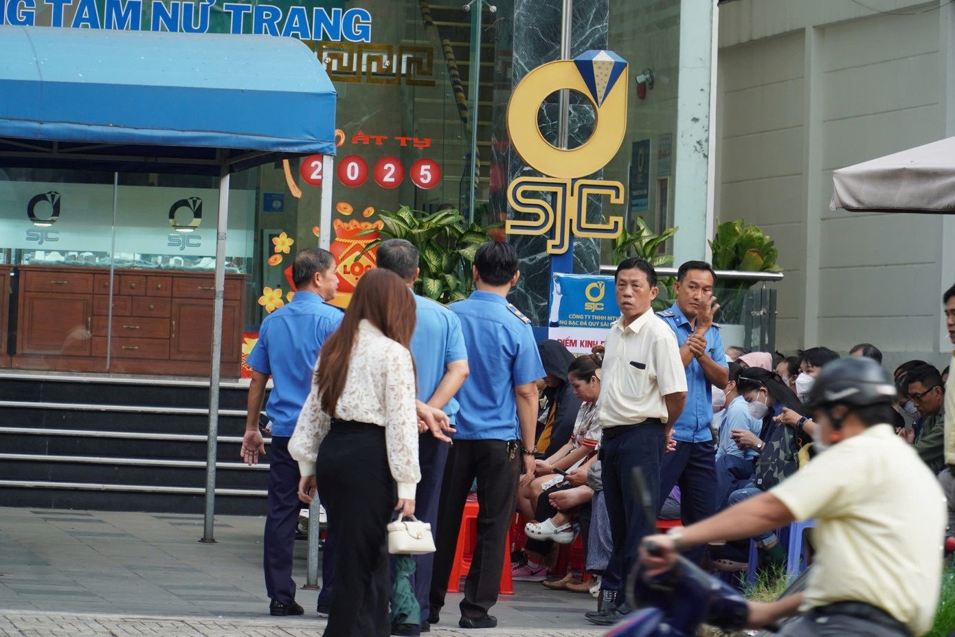 gia vang hom nay,  sot gia vang anh 9