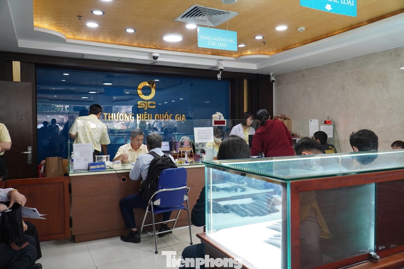 gia vang hom nay,  sot gia vang anh 10