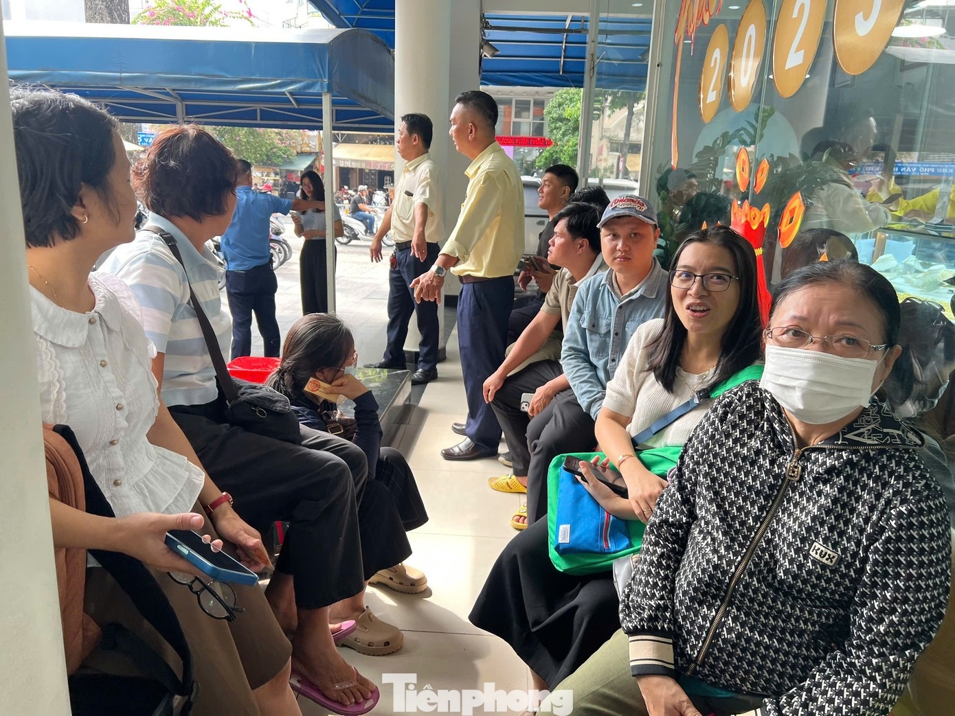gia vang hom nay,  sot gia vang anh 1