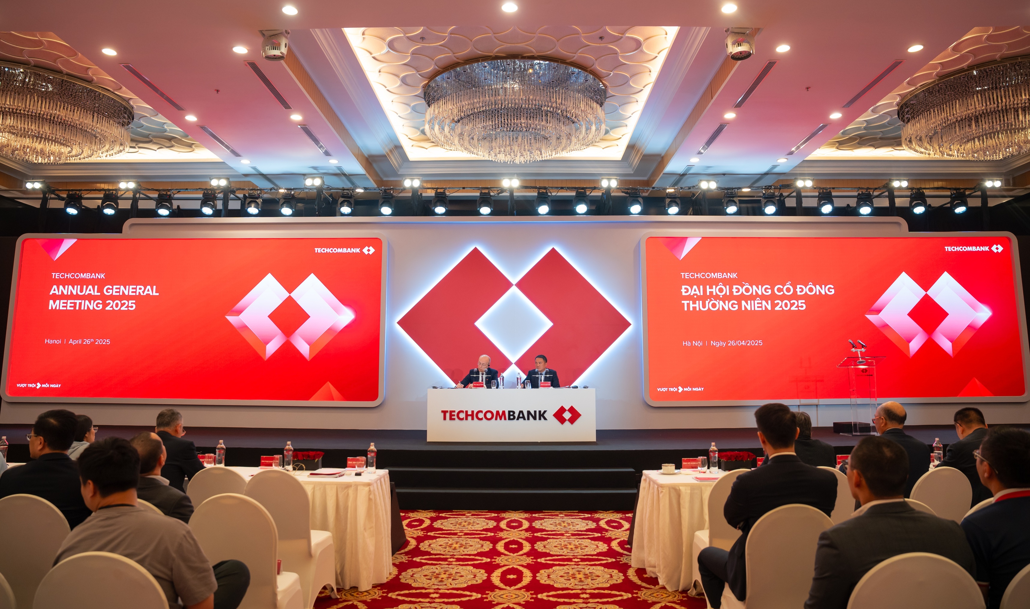 CEO Techcombank: Nhieu ngan hang dang bat chuoc chung toi hinh anh